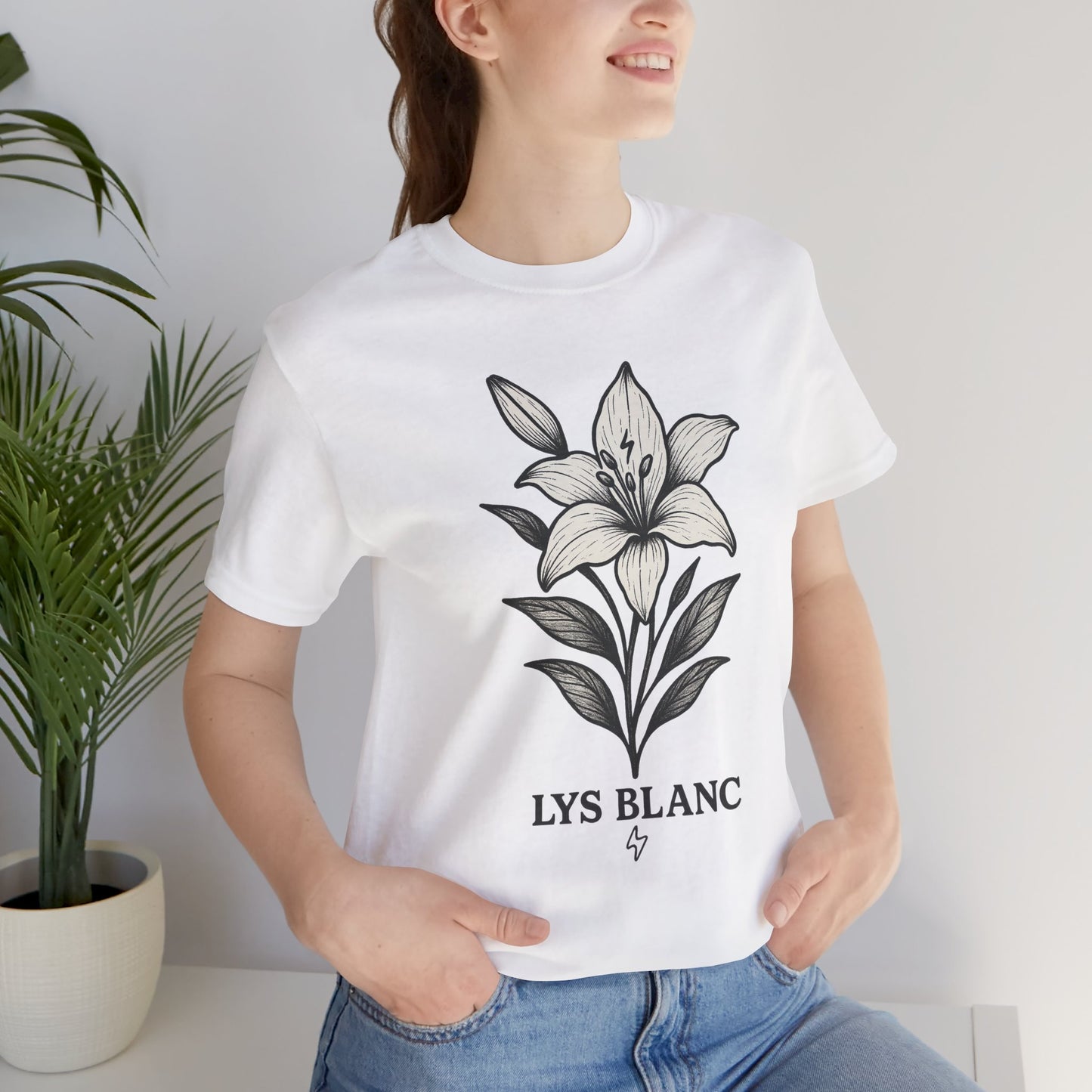 White lily floral short sleeve T 🪄